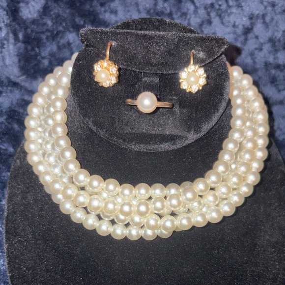 Jewelry - Elegant Pearl Jewelry Set